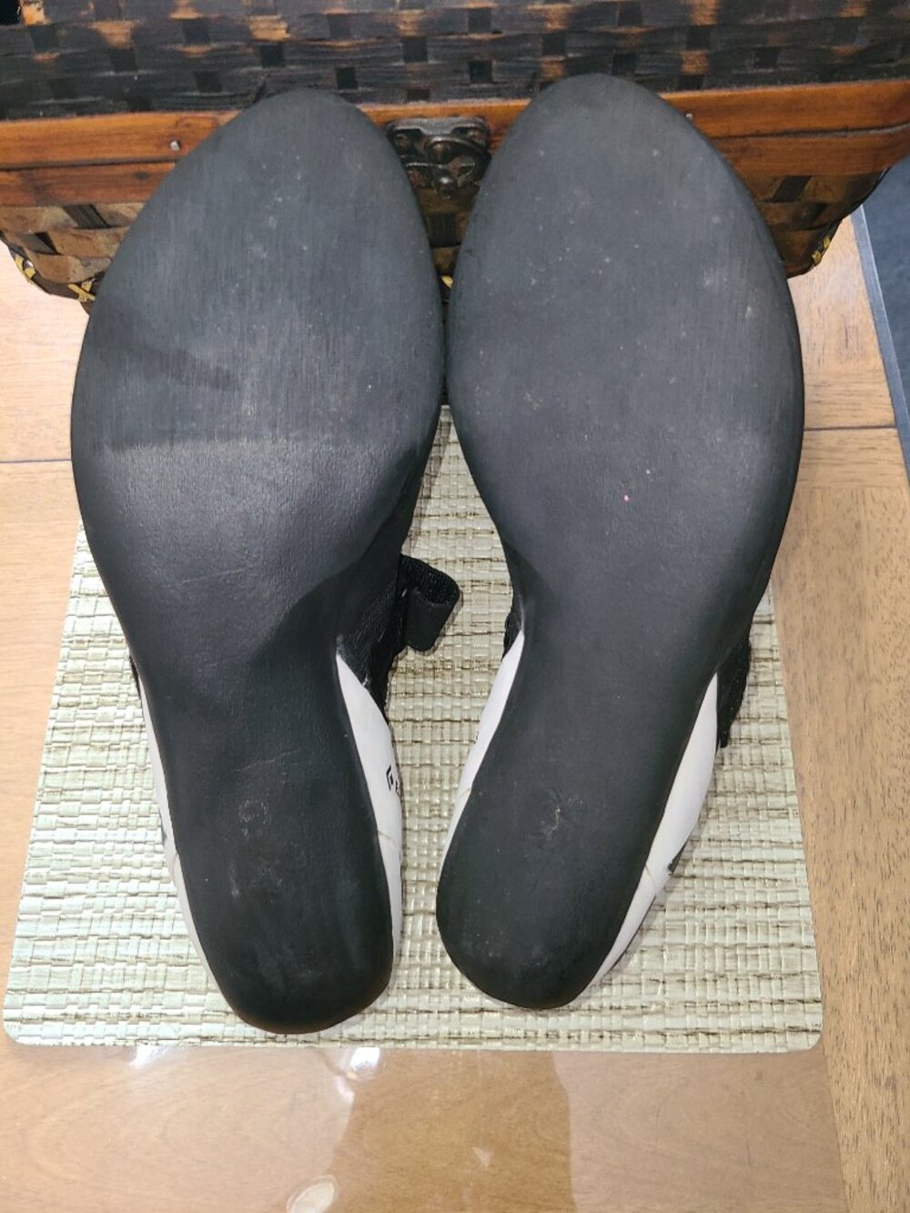 Men's Momentum Climbing Shoes Size M10/W11 Color Black & White - Picture 6 of 8